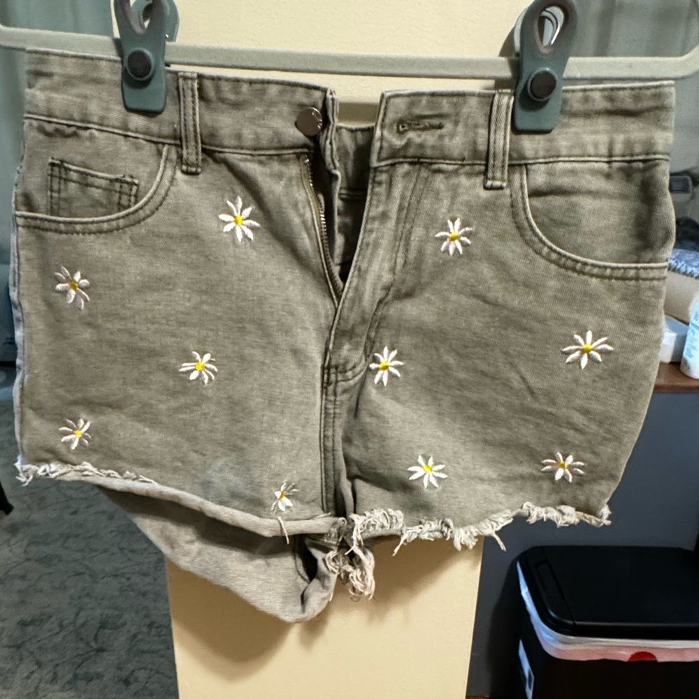 Green daisy shorts